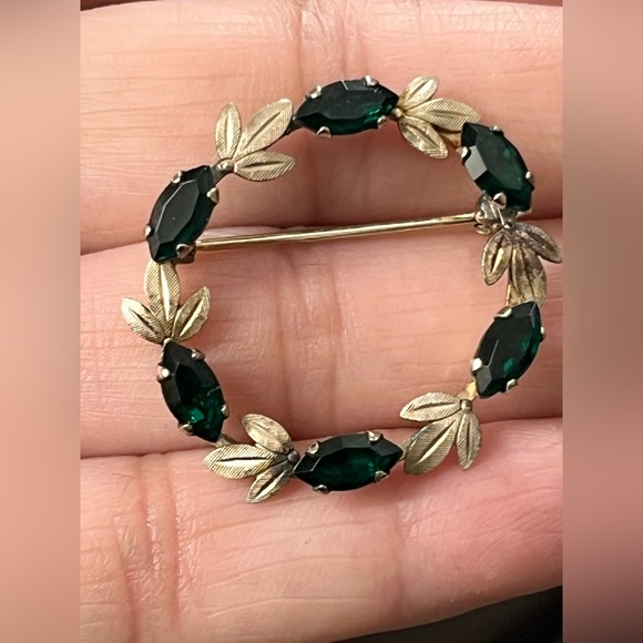 VINTAGE SIGNED VAN DELL 12K GF GREEN RHINESTONES BROOCH - Picture 2 of 7